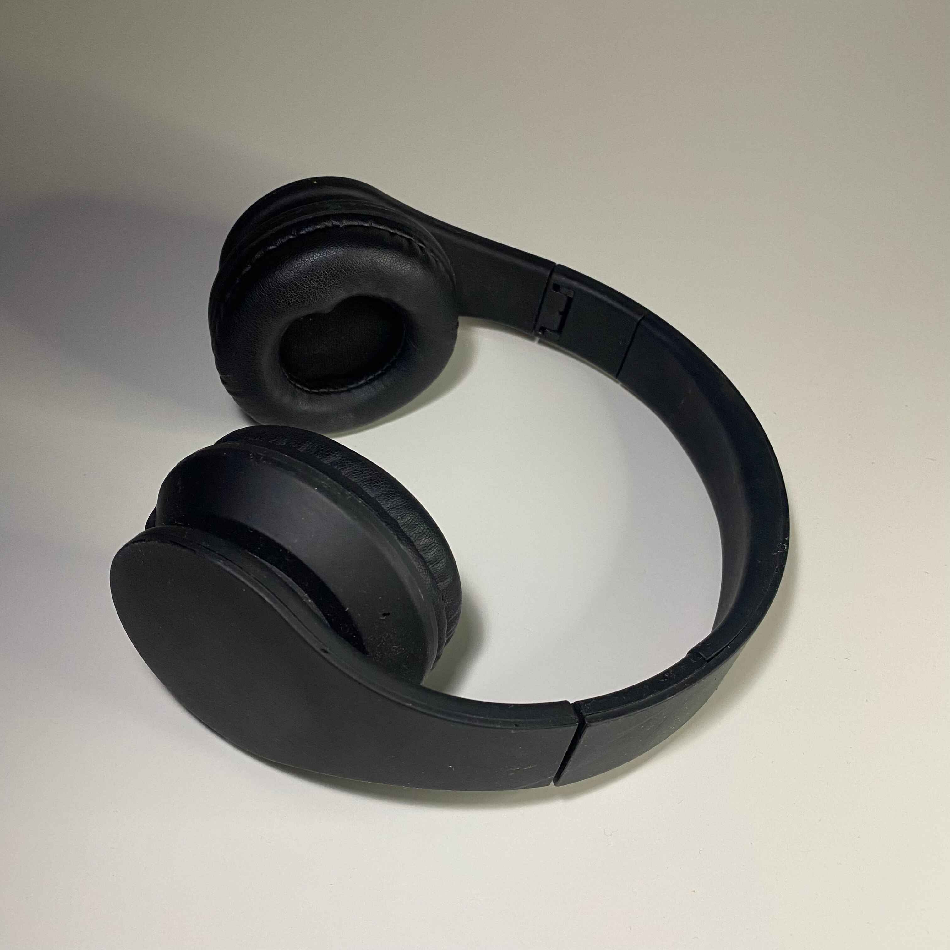 Side profile of the mug shown in front, handle centered